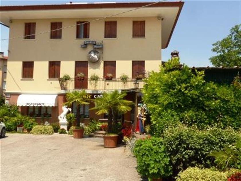 Al Cavallino Bianco Tricesimo Exteriör bild